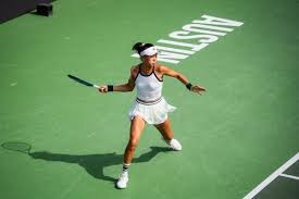 什么是麻将里的“抢杠胡”？解析一种极致的博弈制裁机制。（麻将“抢杠胡”详解：博弈中的极致反制机制）