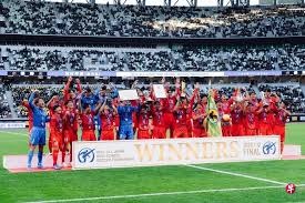 建立你的牌桌形象：如何利用“紧”形象在关键时刻诈唬成功。（塑造牌桌形象：用紧手形象在关键时机成功诈唬）